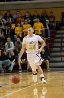 Men’s basketball wins two at Grand Rapids Hall of Fame Classic