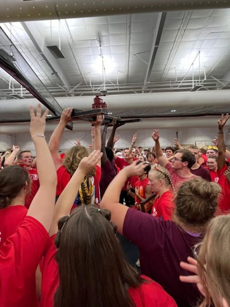 Residents of Schultze-Eldersveld celebrate after winning the 54th Chaos Night. Photo by Zach Guikema, courtesy of Schultze-Eldersveld RHET. Used with permission of photographer.