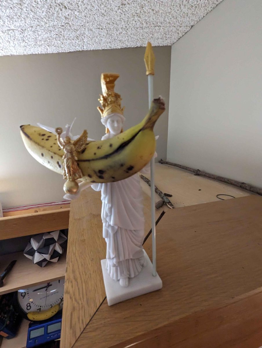 Van Reken residents creatively incorporated their bananas into dorm decor. Photo by Briar Stonehouse.