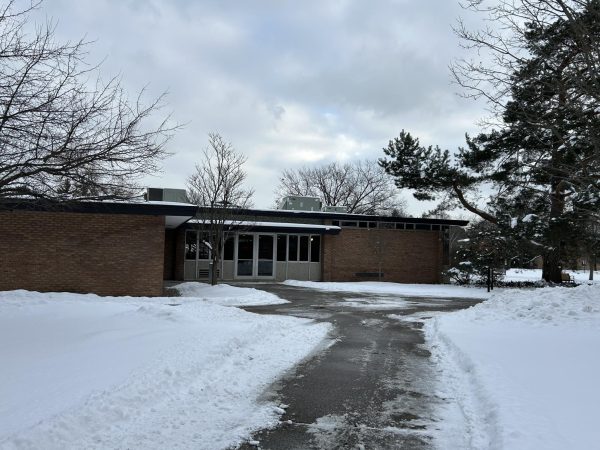 A view of the main entrance to Knollcrest dining hall